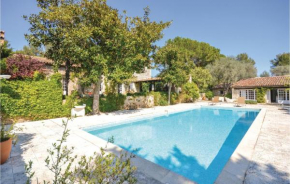 Six-Bedroom Holiday Home in Le Rouret